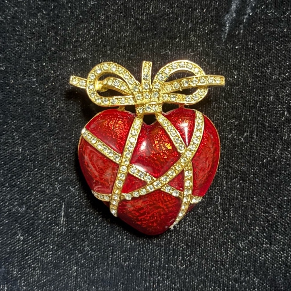 RARE! Lia Lianna Red Vintage Heart Brooch with Gold Ribbon and rhinestones
